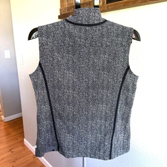 Chico's Zenergy Athletic Golf Outdoor Equestrian Preppy Tennis Workout Vest 1/M - Picture 2 of 5